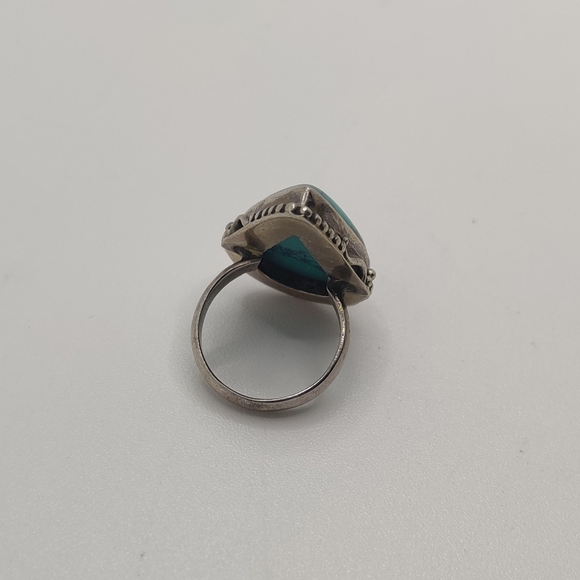 Vintage Turquoise Colored Howlite Necklace And Ring With Metal Feather Earrings - Picture 6 of 10